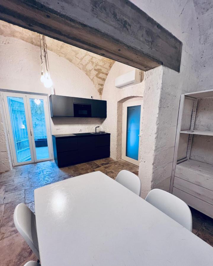 Dante'S Patio Apartment Бари Екстериор снимка