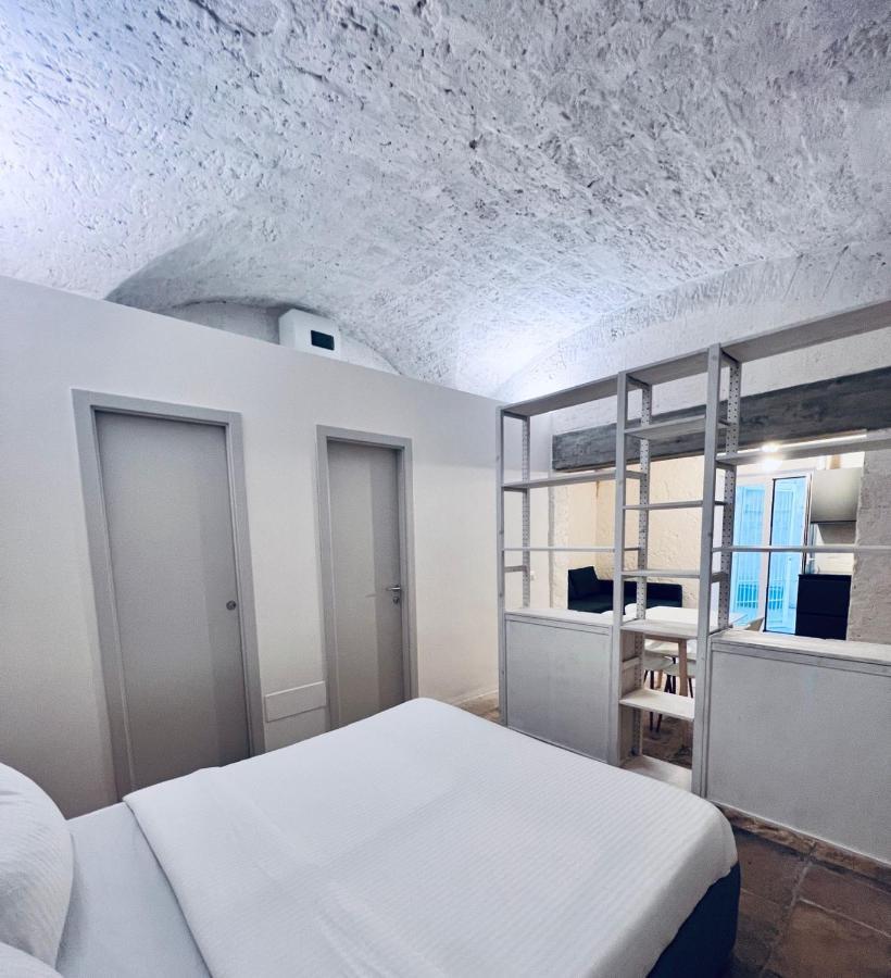 Dante'S Patio Apartment Бари Екстериор снимка