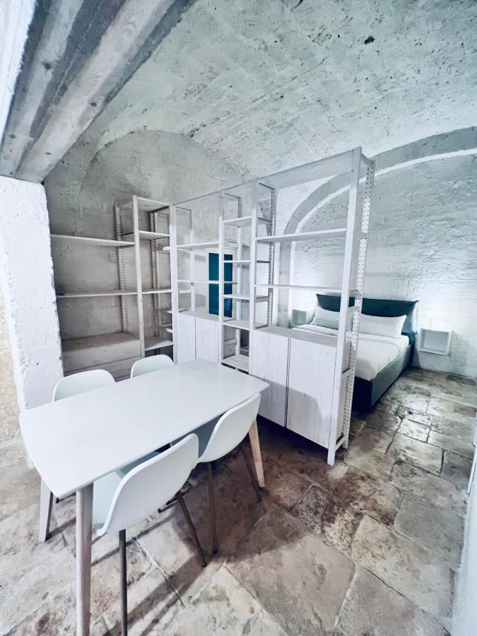Dante'S Patio Apartment Бари Екстериор снимка
